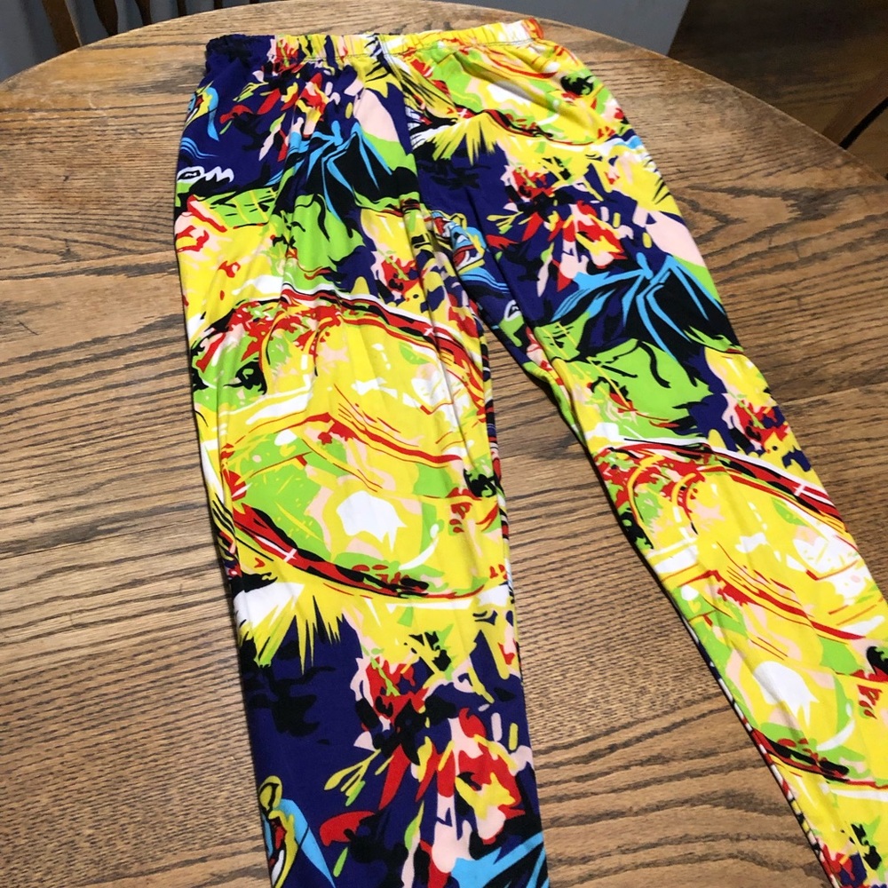 (3/$25) ❤️❤️ Bold Printed Leggings
